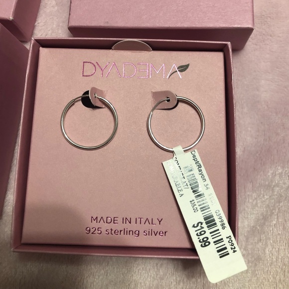Dyadema 2 pairs of lightweight hoops earrings BRAND NEW - Picture 3 of 3
